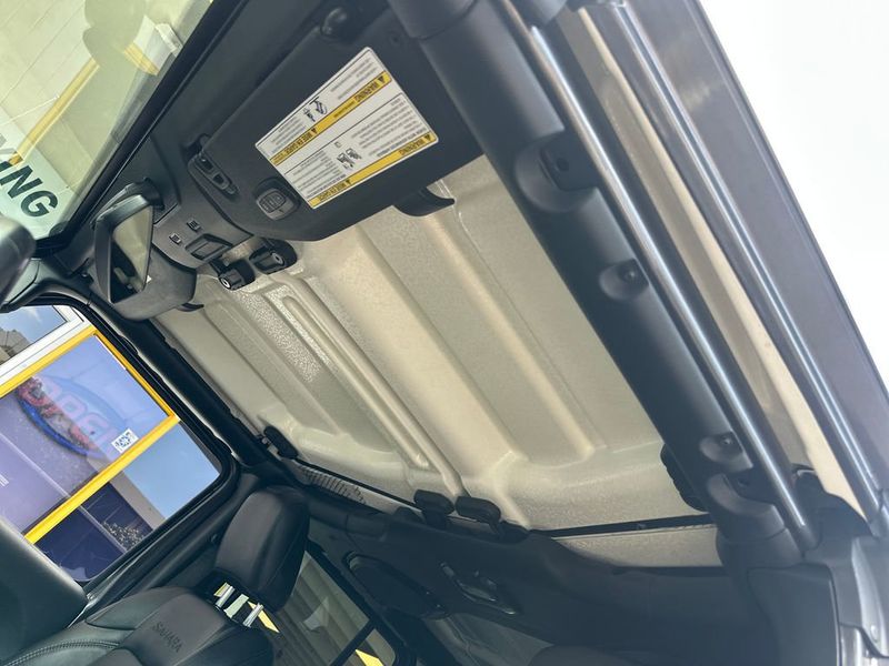 2021 Jeep Wrangler Unlimited Sahara 4xe - 23030822 - 19