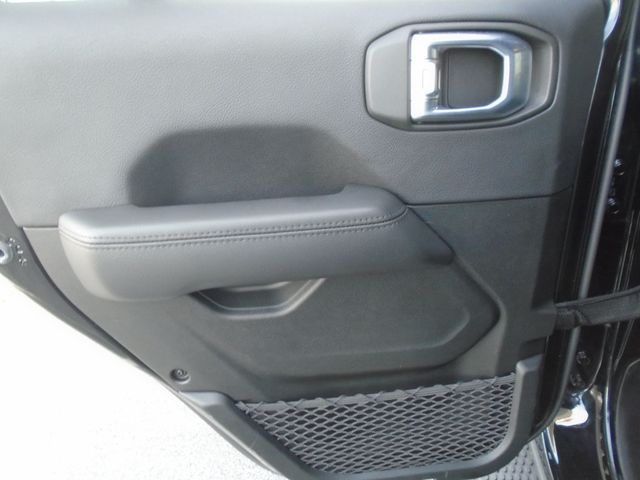 2021 Jeep Wrangler Unlimited Sahara Altitude 4x4 - 22946563 - 32