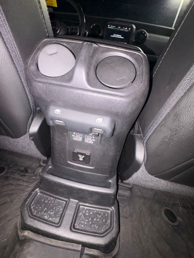 2021 Jeep Wrangler Unlimited Sahara High Altitude - 22960902 - 11