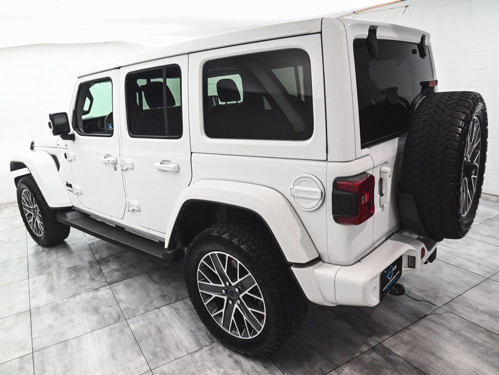 2021 Jeep Wrangler Unlimited Sahara High Altitude photo 4