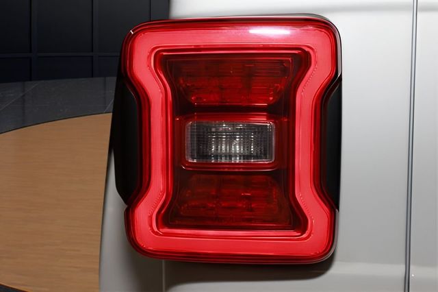 2021 Jeep Wrangler Unlimited Sahara High Altitude - 22980258 - 11