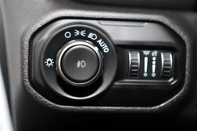 2021 Jeep Wrangler Unlimited Sahara High Altitude - 22980258 - 19