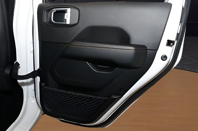 2021 Jeep Wrangler Unlimited Sahara High Altitude - 22980258 - 26