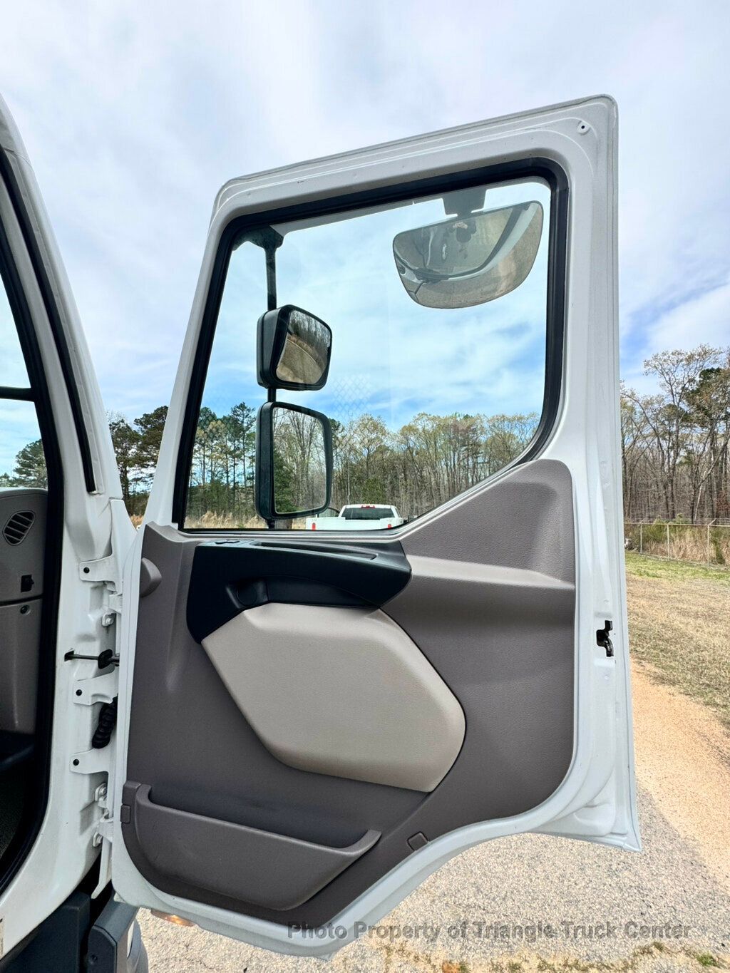 2021 Kenworth KW K270 NON CDL STAKE JUST 39k MI! UNDER 26k GVW 6.7 TURBO DIESEL! NON CDL AIR BRAKES! - 22992290 - 64