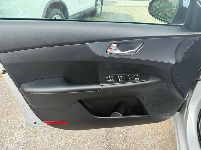 2021 Kia Forte EX IVT - 23049270 - 17