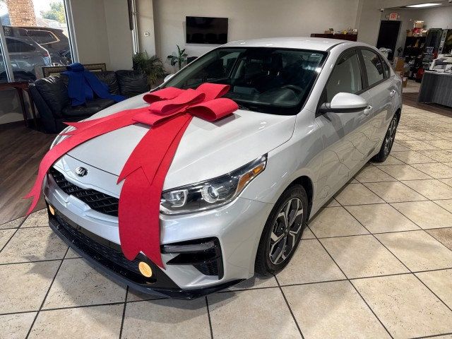 2021 Kia Forte FE photo 2