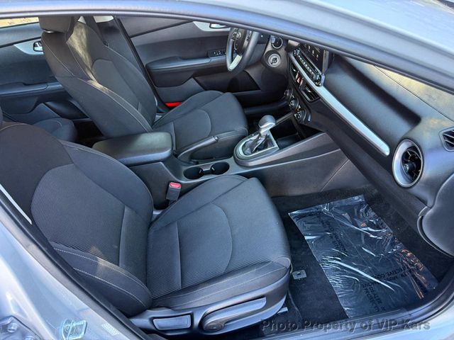 2021 Kia Forte FE IVT - 22982328 - 15