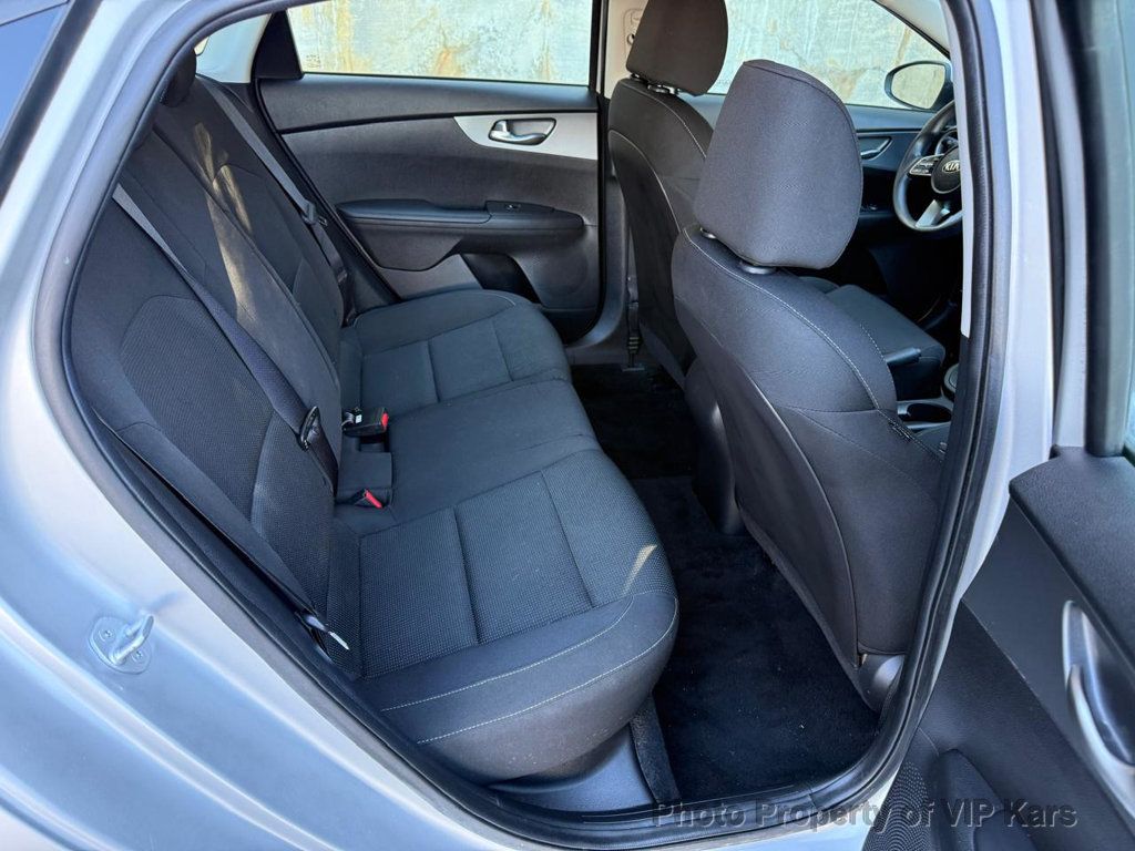 2021 Kia Forte FE IVT - 22982328 - 17