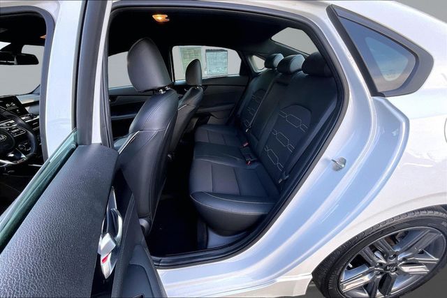2021 Kia Forte GT-Line IVT - 23012518 - 17