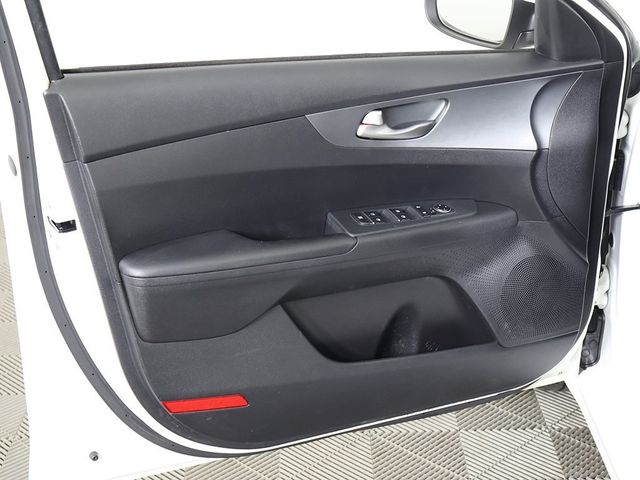 2021 Kia Forte LXS IVT - 22941819 - 18