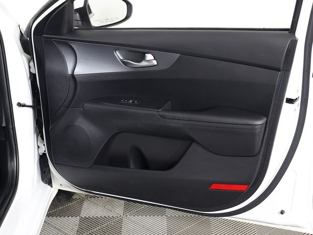 2021 Kia Forte LXS IVT - 22941819 - 19