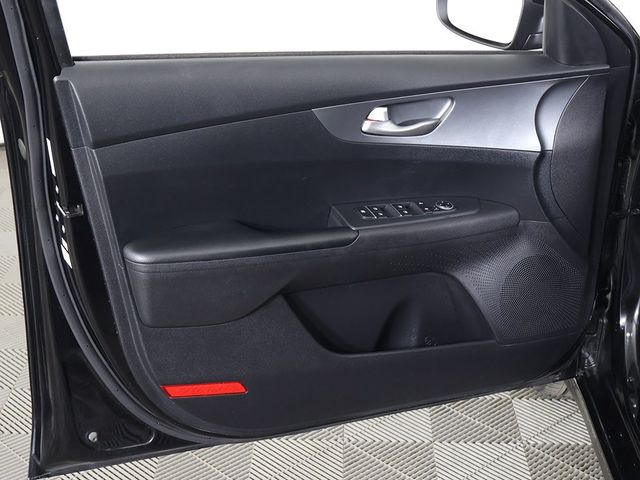 2021 Kia Forte LXS IVT - 22948927 - 11