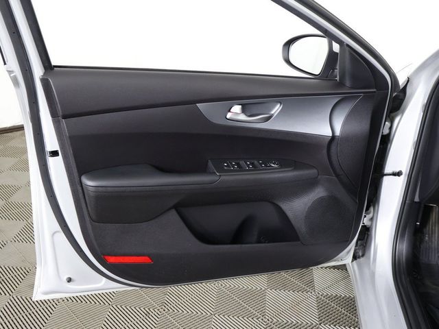2021 Kia Forte LXS IVT - 23088217 - 18