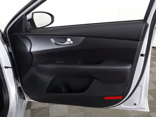 2021 Kia Forte LXS IVT - 23088217 - 19