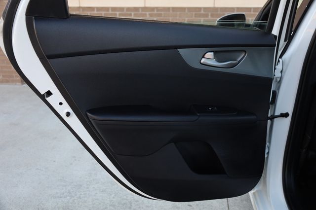 2021 Kia Forte LXS IVT - 23002191 - 14