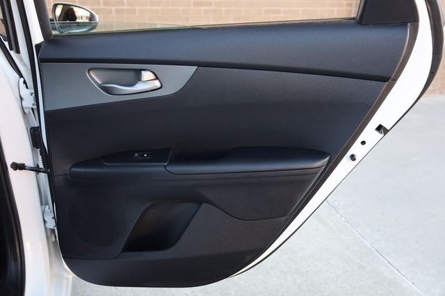 2021 Kia Forte LXS IVT - 23002191 - 17