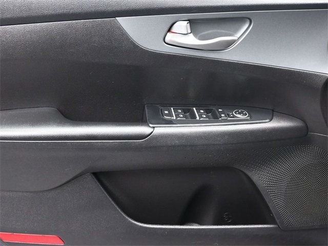 2021 Kia Forte LXS IVT - 22965877 - 12