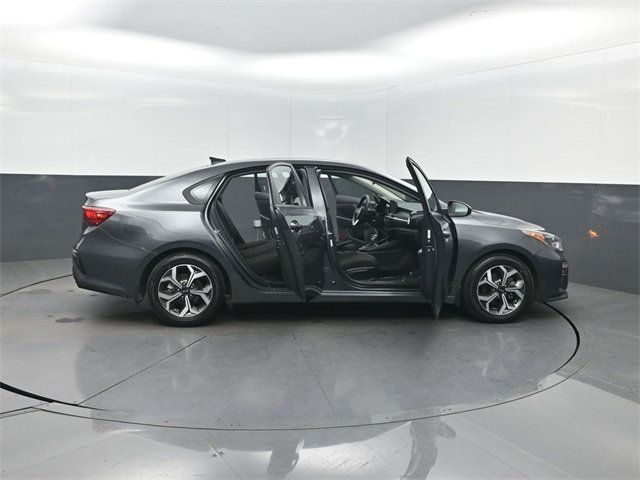 2021 Kia Forte LXS IVT - 22965877 - 35