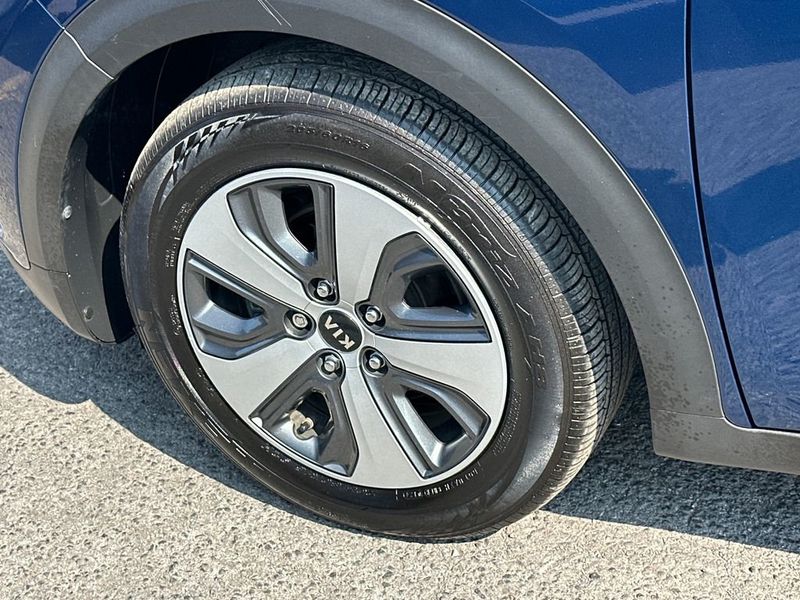 2021 Kia Niro LX FWD - 22954900 - 11