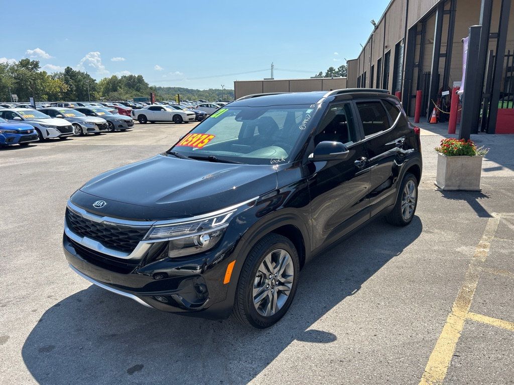 2021 Kia Seltos S photo 2