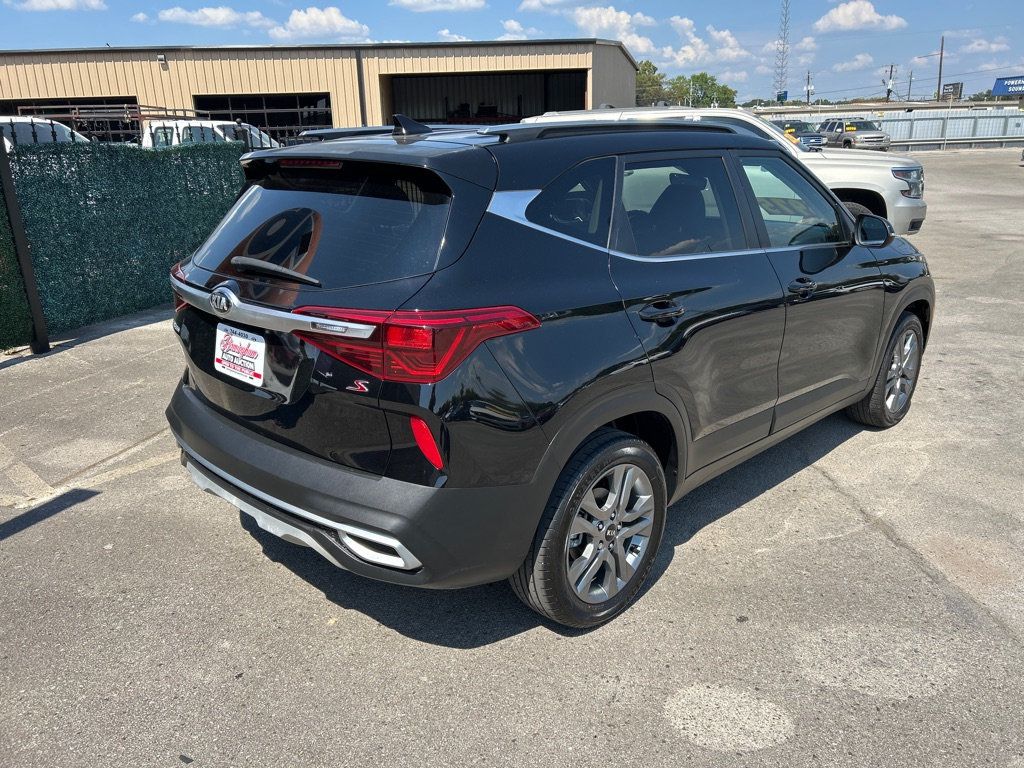 2021 Kia Seltos S photo 3