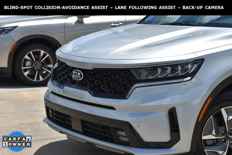 2021 Kia Sorento Hybrid EX photo 2