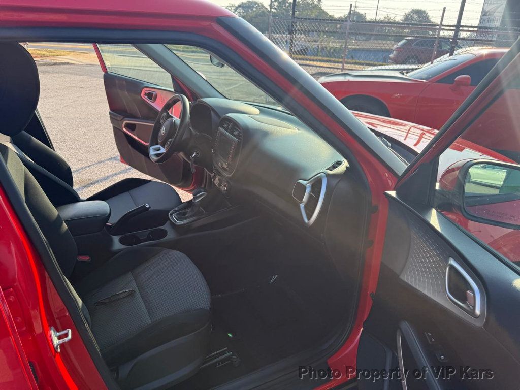 2021 Kia Soul LX photo 12