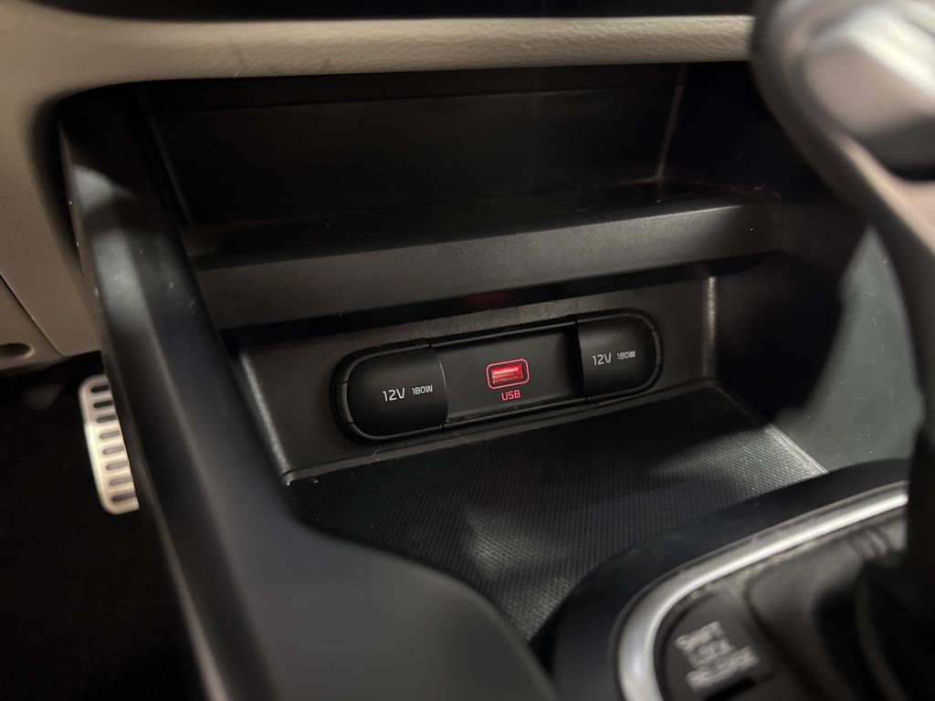 2021 Kia Soul LX IVT - 22995586 - 19