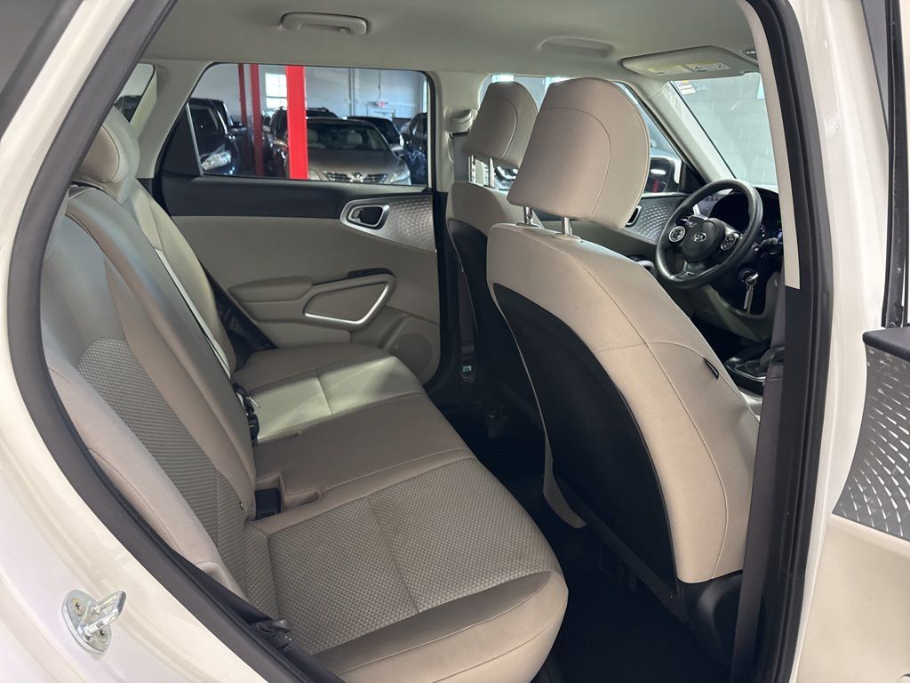 2021 Kia Soul LX IVT - 22995586 - 32