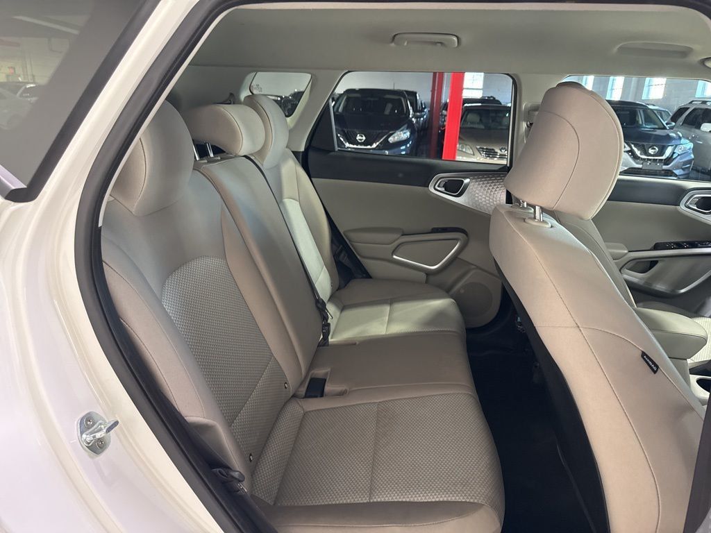 2021 Kia Soul LX IVT - 22995586 - 33