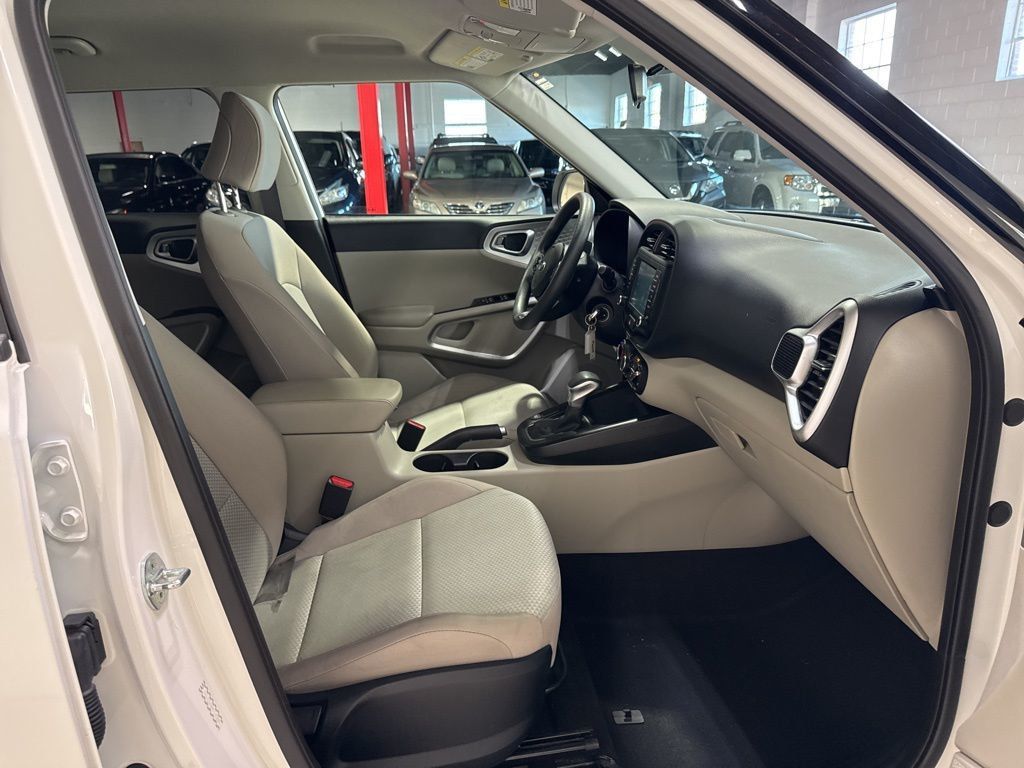 2021 Kia Soul LX IVT - 22995586 - 35