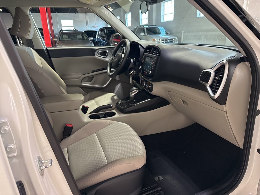 2021 Kia Soul LX IVT - 22995586 - 36