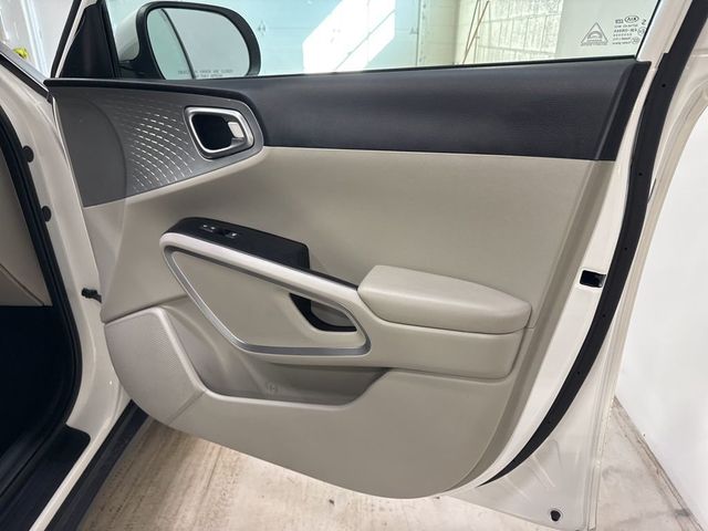 2021 Kia Soul LX IVT - 22995586 - 38