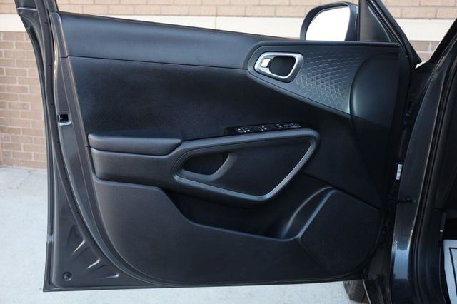 2021 Kia Soul S - 23072899 - 13