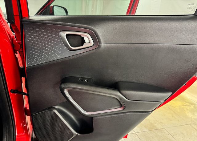 2021 Kia Soul S - 23014417 - 13