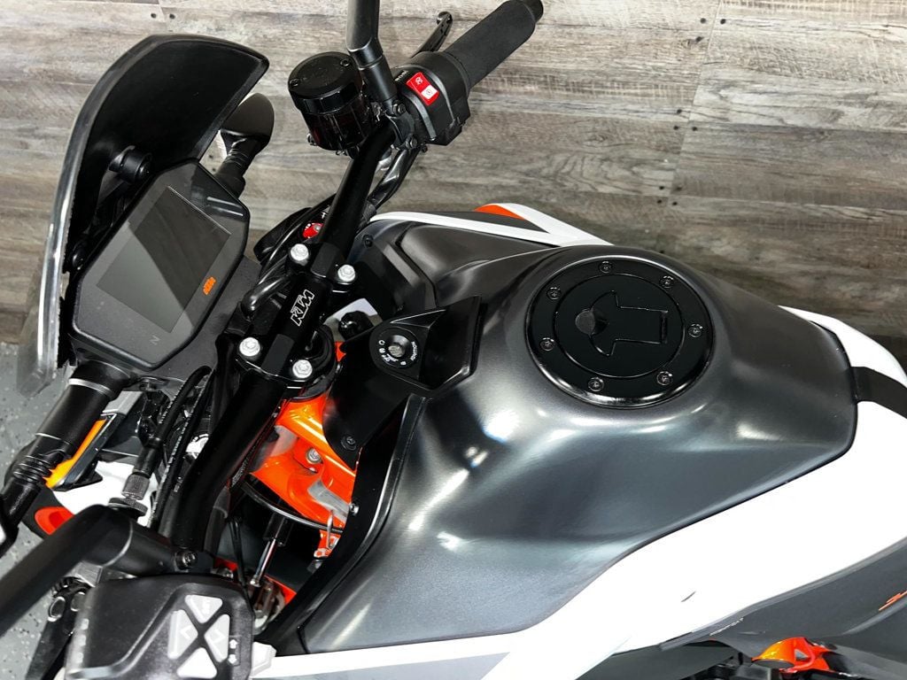 2021 KTM 890 Duke R One Owner! - 22777463 - 13