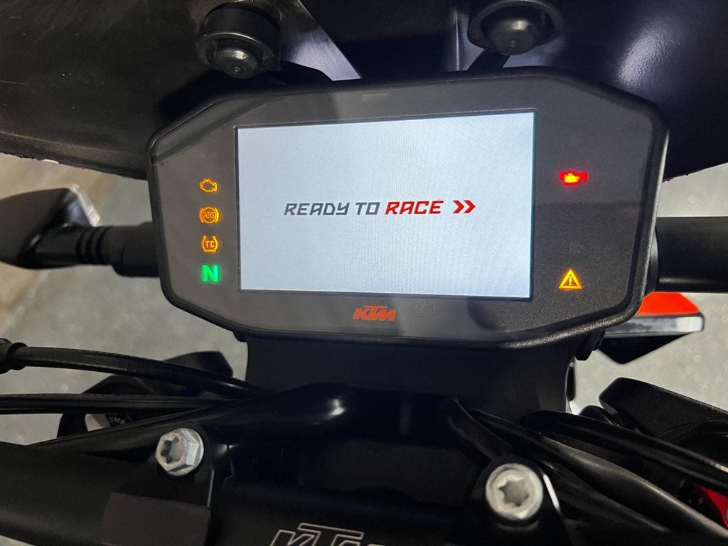 2021 KTM 890 Duke R One Owner! - 22777463 - 8