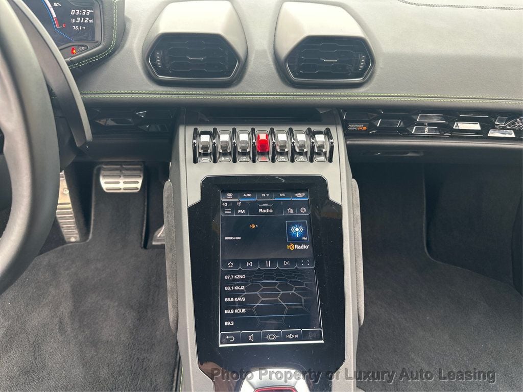 Lamborghini Huracan photo 13