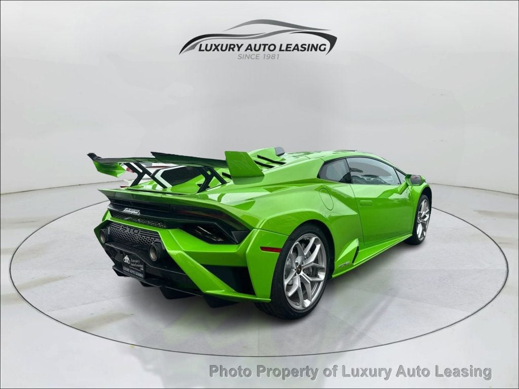 Lamborghini Huracan photo 3