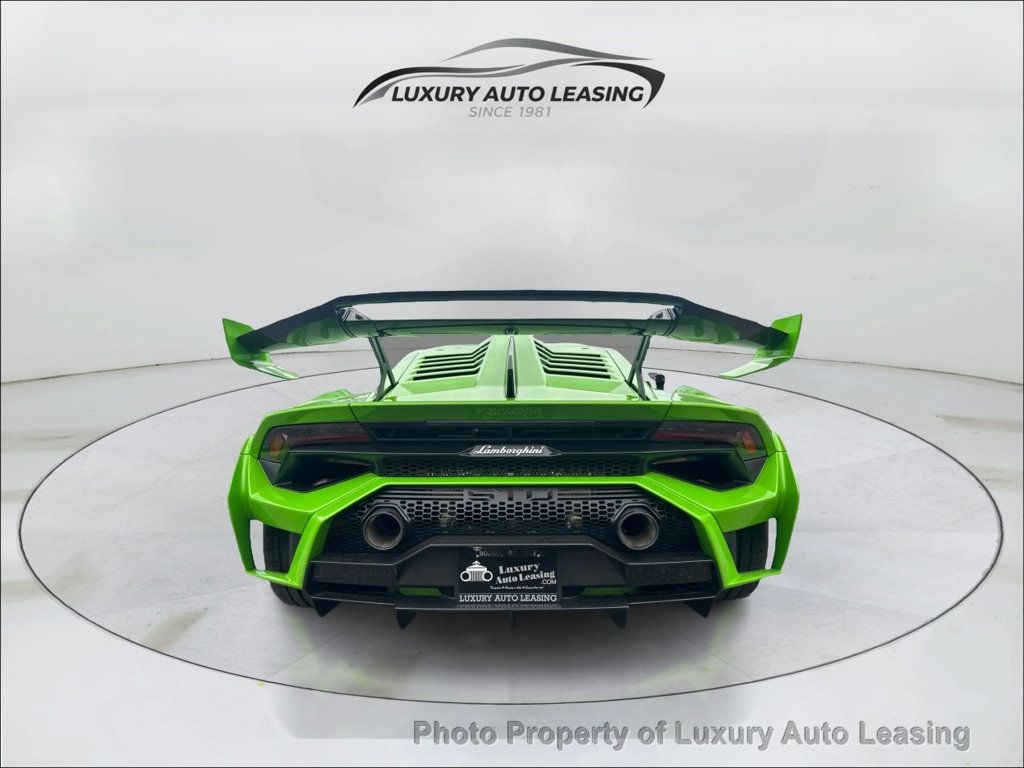 Lamborghini Huracan photo 4