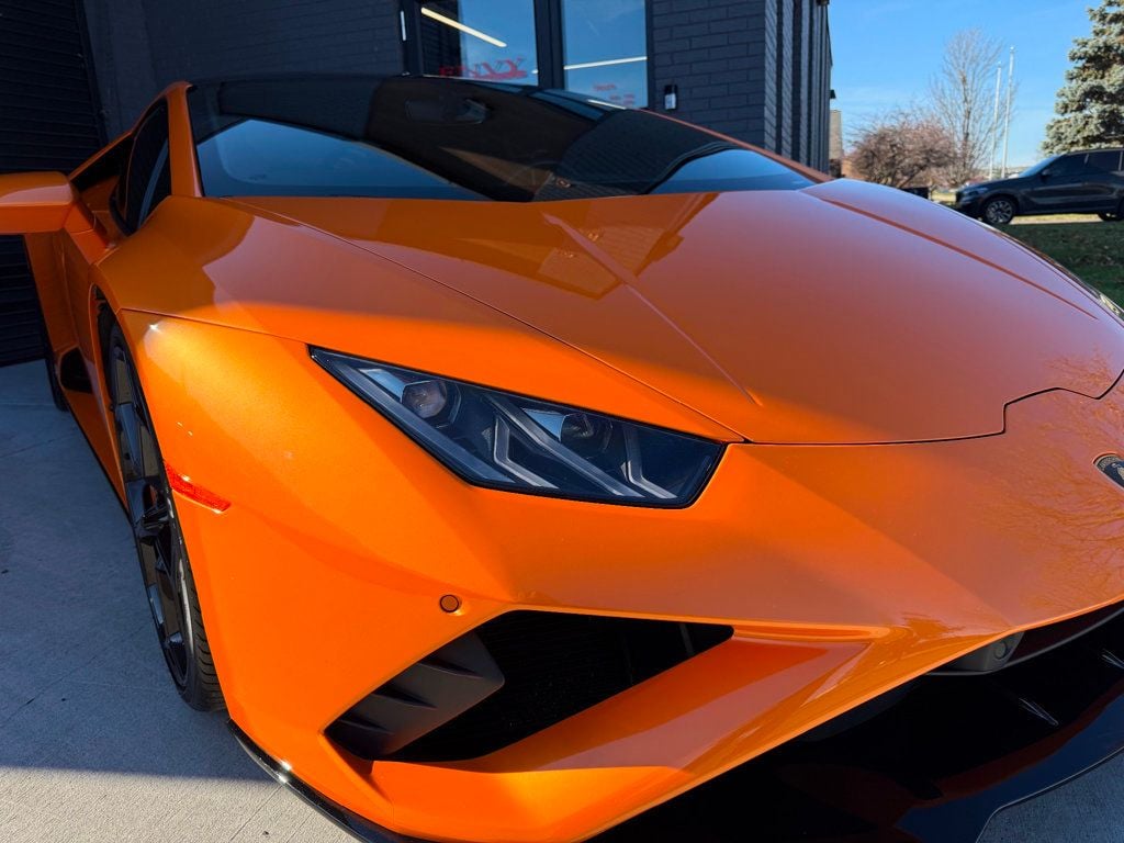 2021 Lamborghini Huracan Evo Base photo 2