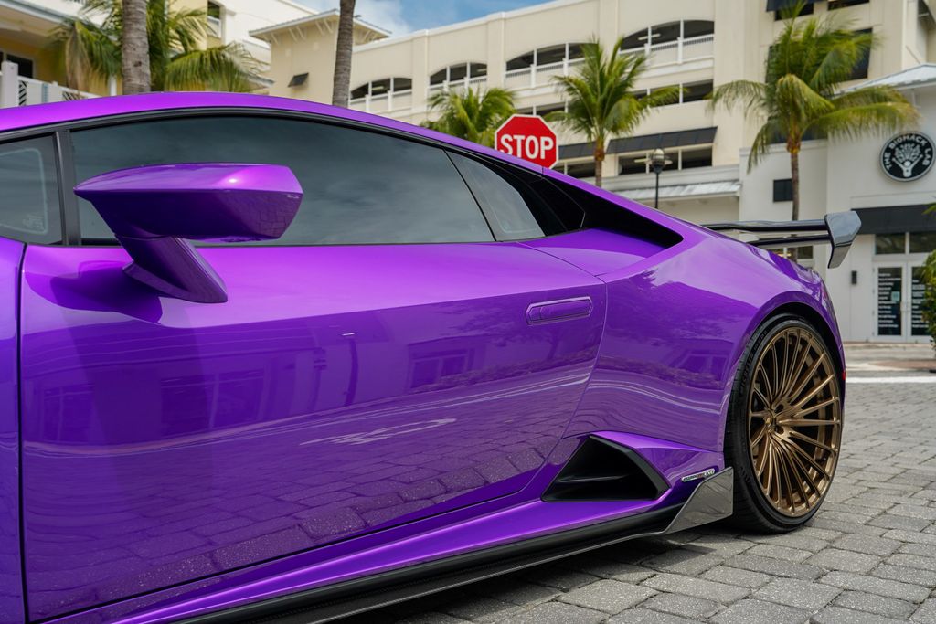 2021 Lamborghini Huracan EVO Coupe RWD - 23012204 - 11