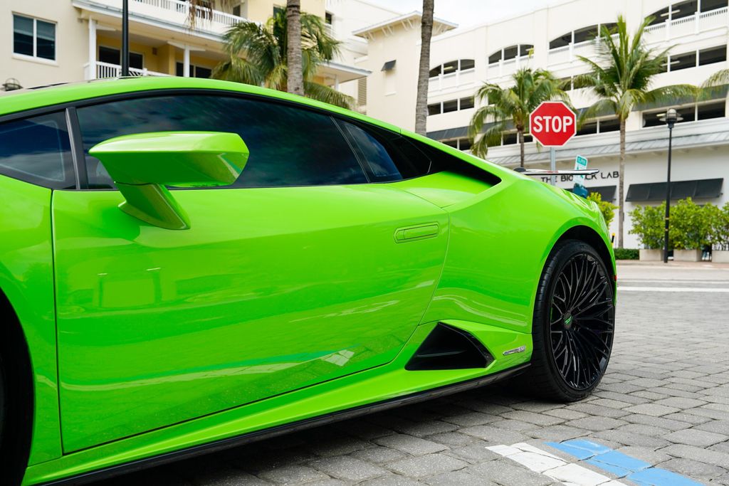 2021 Lamborghini Huracan EVO Coupe RWD - 23033575 - 10