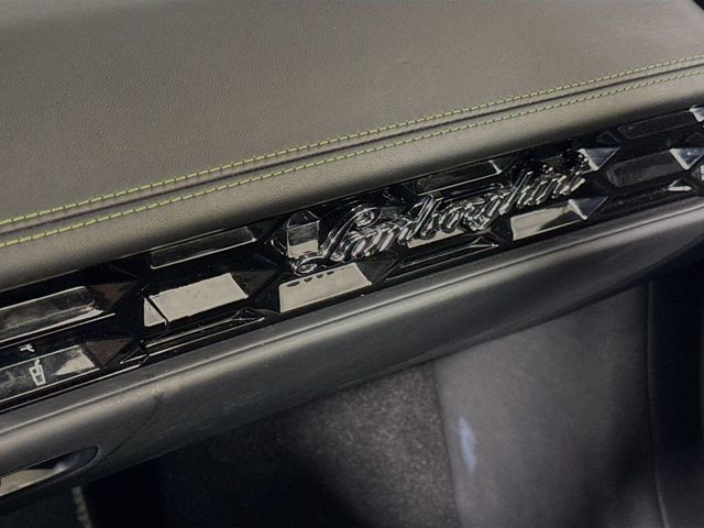 2021 Lamborghini Huracan EVO Coupe RWD - 23051993 - 18