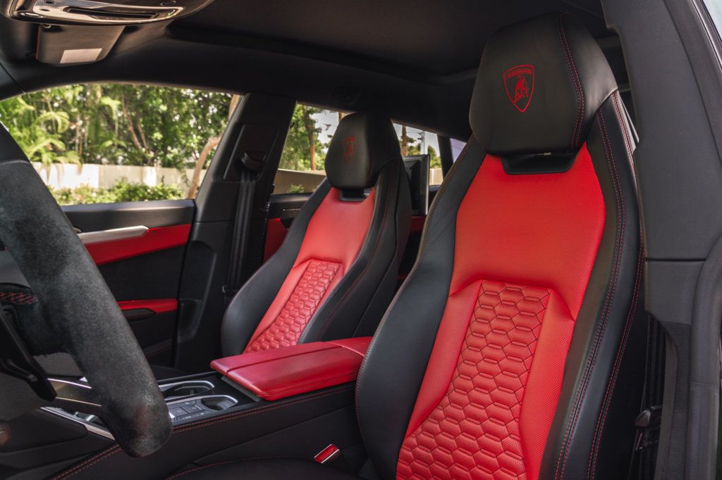 2021 Lamborghini Urus photo 12