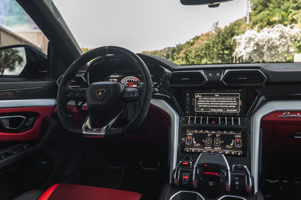 2021 Lamborghini Urus photo 17