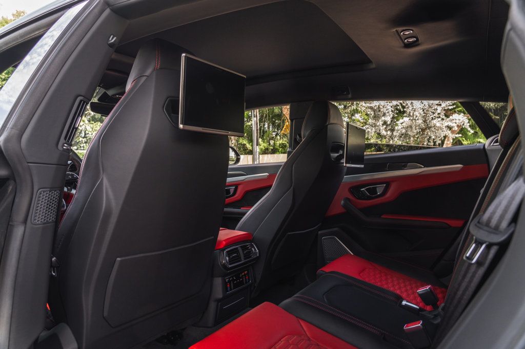 2021 Lamborghini Urus photo 19