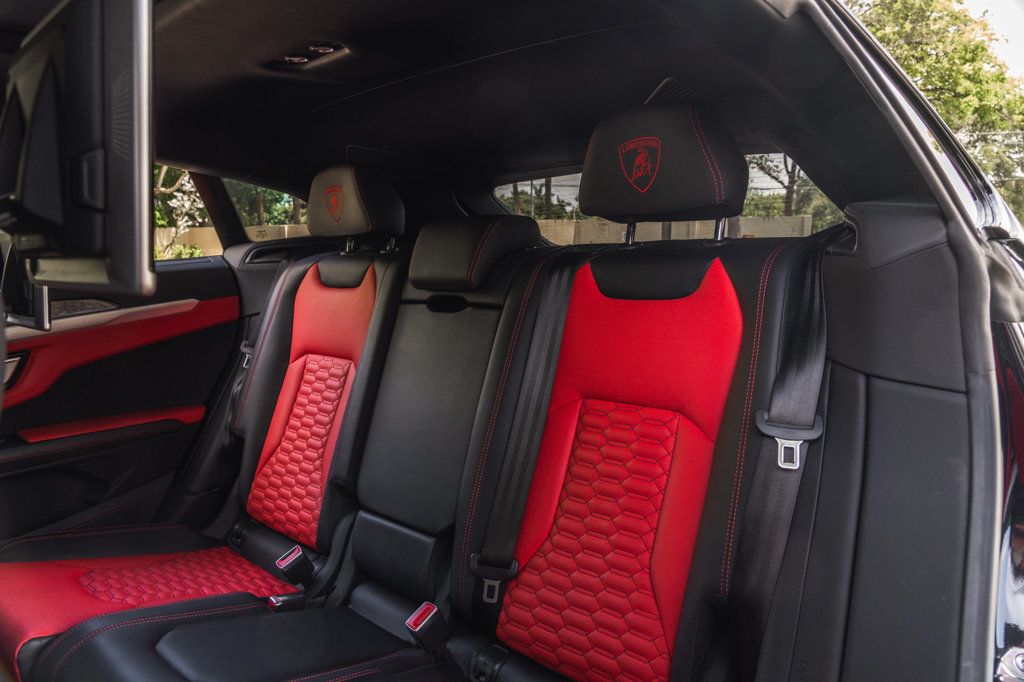 2021 Lamborghini Urus photo 21