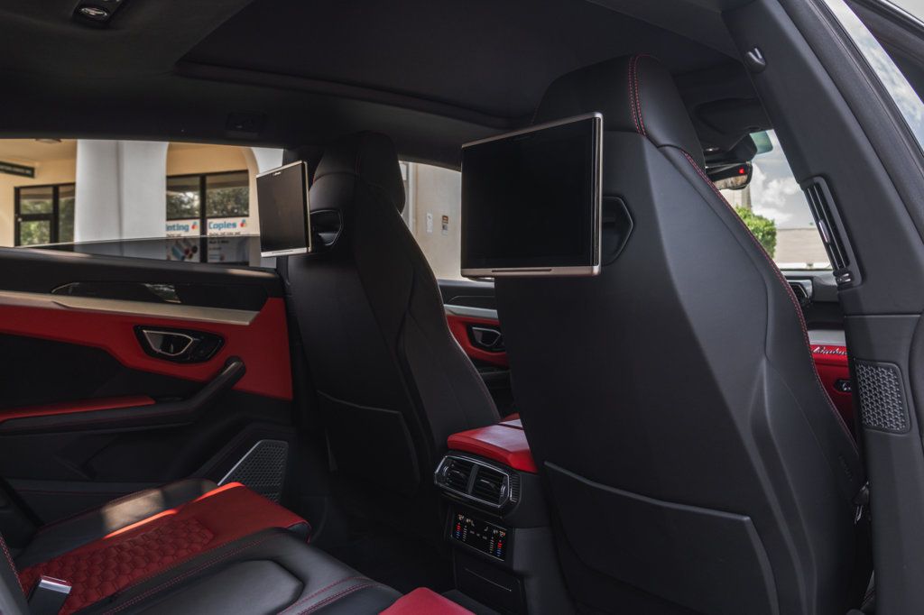 2021 Lamborghini Urus photo 24