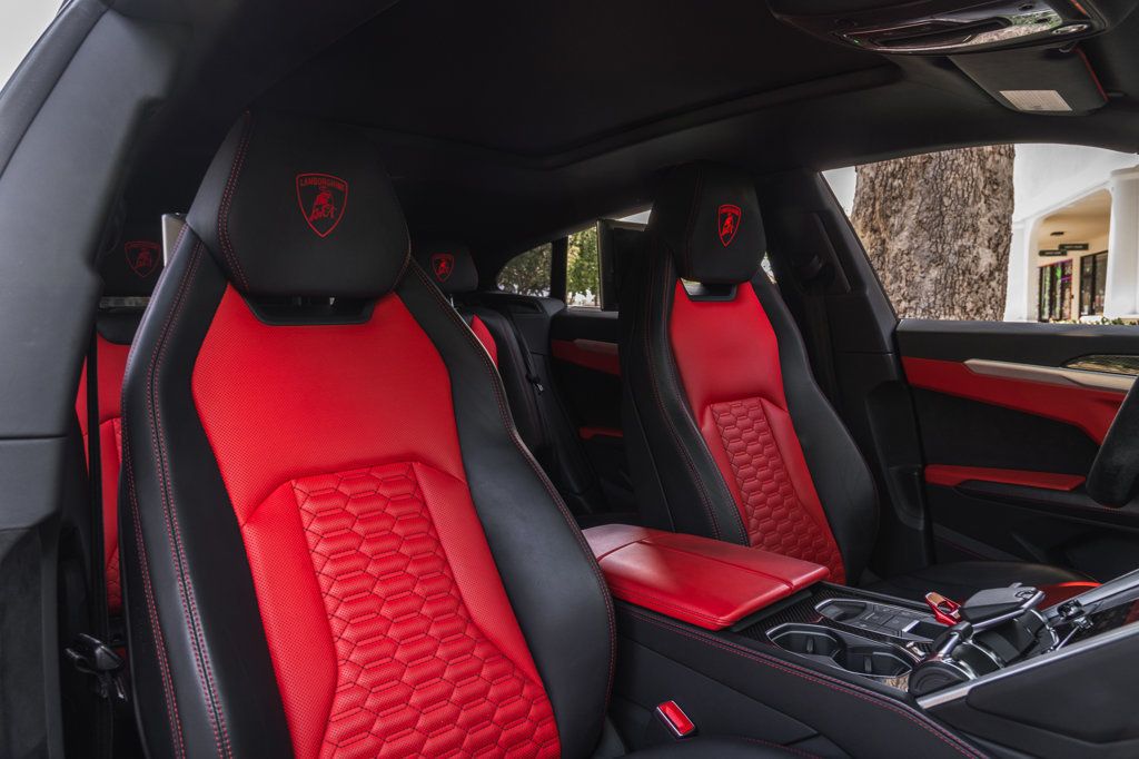 2021 Lamborghini Urus photo 25
